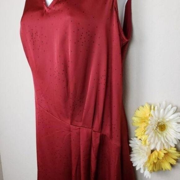 August 1 Eight v-neck asymmetrical tuck satin dress size medium - Picture 4 of 15
